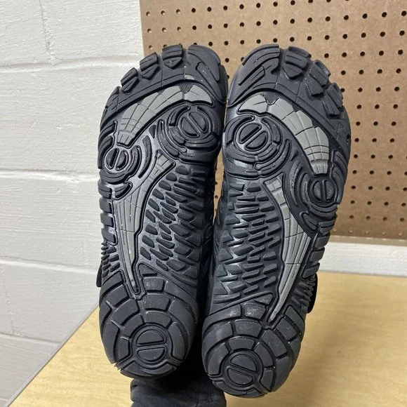 Stylish Black Athletic Shoes - Picture 8 of 9